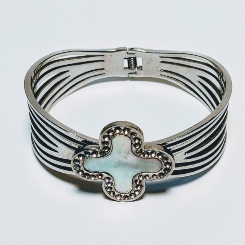 Stainless steel bangle bracelet